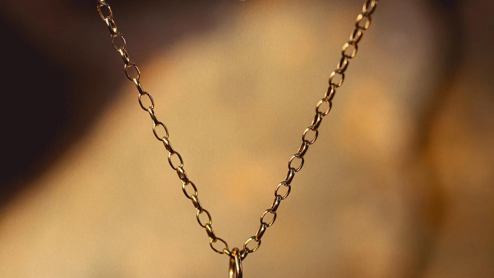 Gợi Ý Quà Tặng Trang Sức Ý Nghĩa Nhất Cho Mẹ